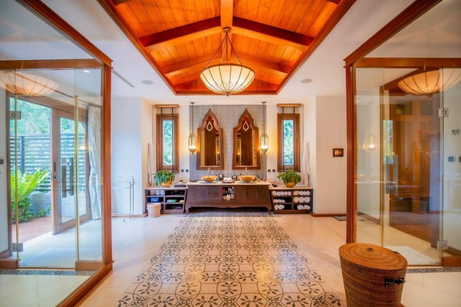 Royal Legacy Private Villa With Private Golf Course 푸껫 외부 사진